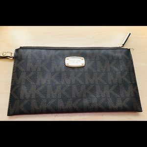 Michael Kors Jet Set Wristlet
